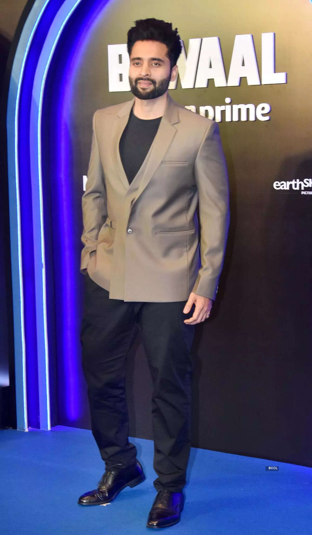 ​Janhvi Kapoor, Varun Dhawan and other Bollywood bigwigs attend Bawaal's screening ​