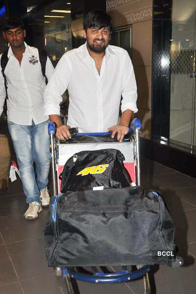 'Housefull 2' cast back from Singapore