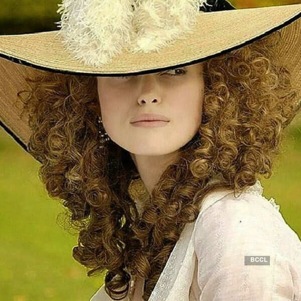 Divas dazzle in hats