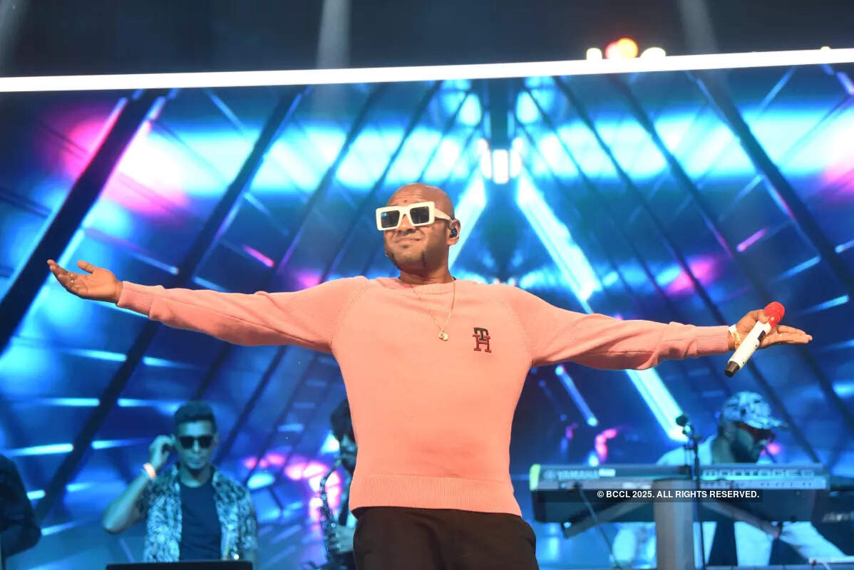 The crowd cheered when the happening Benny Dayal performed in Pune