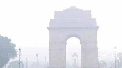 Delhi air pollution: AQI plummets to 'very poor' category, people say 'feels suffocating'