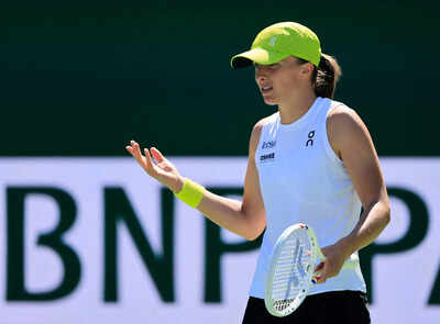 Defending champion Iga Swiatek defeats Karolina Muchova in straight sets to reach Indian Wells quarterfinals