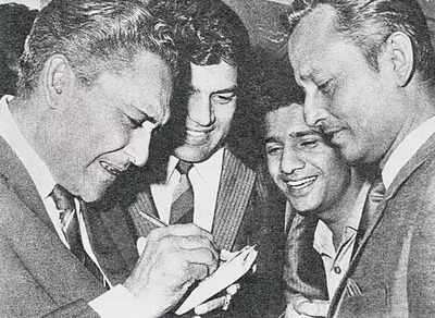 Dharmendra shares nostalgic moment with Ashok Kumar, Recalls getting autograph on Rs 100 note