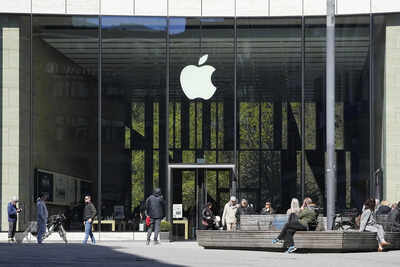Apple’s AI smart glasses could come by late 2026 to take on Meta Ray-Ban’s and Google’s Android XR smart glasses