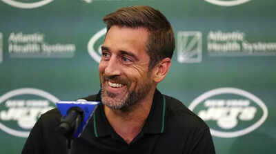 Aaron Rodgers reignites conspiracy storm, accuses Fauci and U.S. government of engineering HIV