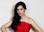Actress Amrita Rao's baby bump pictures go viral